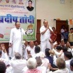 शिक्षा मंत्री ने झोली फैलाकर वोट माँगे